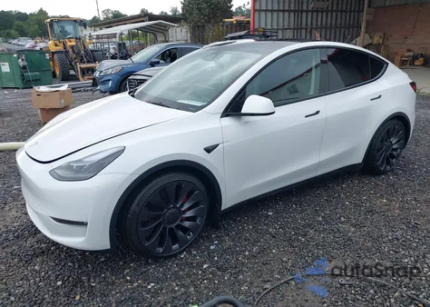2023 Tesla Model Y Performance Dual Motor All-Wheel Drive z USA, uszkodzony, nr VIN 7SAYGDEF0PF835548